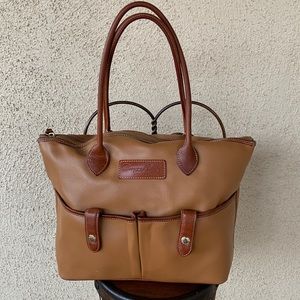 Dooney & Bourke shoulder bag. Brown/Camel leather.